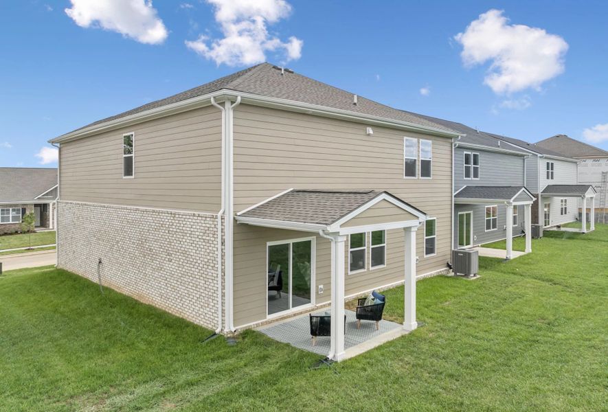 Exterior details and patio area of a home in Cades Bluff, Lebanon (Image 28).
