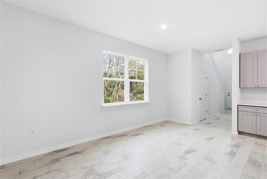 Spacious, unfurnished interior of a new home in , Altamonte Springs (Image 23).