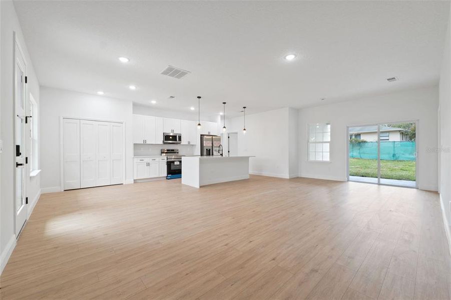 Spacious, unfurnished interior of a new home in , Ocala (Image 23).