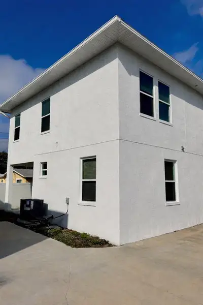 Exterior details and patio area of a home in , St. Petersburg (Image 3).