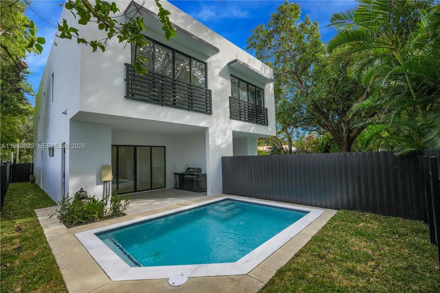 Exterior details and patio area of a home in , Miami (Image 22).