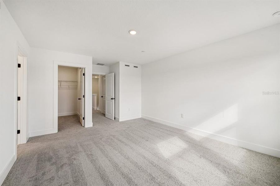 Spacious, unfurnished interior of a new home in Parkview at Hamlin, Winter Garden (Image 40).