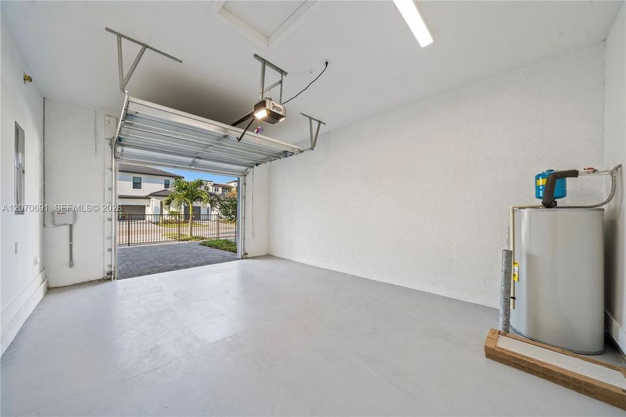 Spacious, unfurnished interior of a new home in , Fort Myers (Image 20). Spacious, unfurnished interior of a new home in , Fort Myers (Image 20).