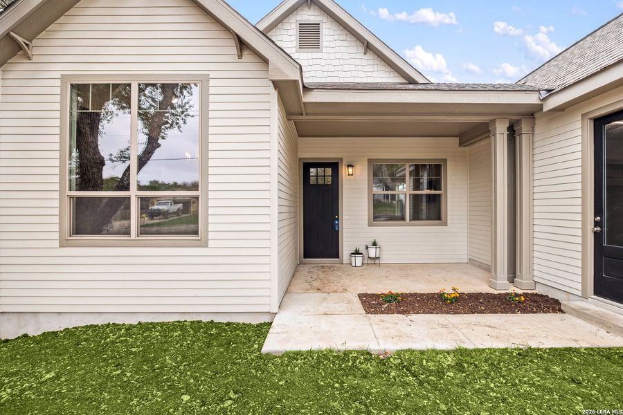 Exterior details and patio area of a home in , Canyon Lake (Image 4).