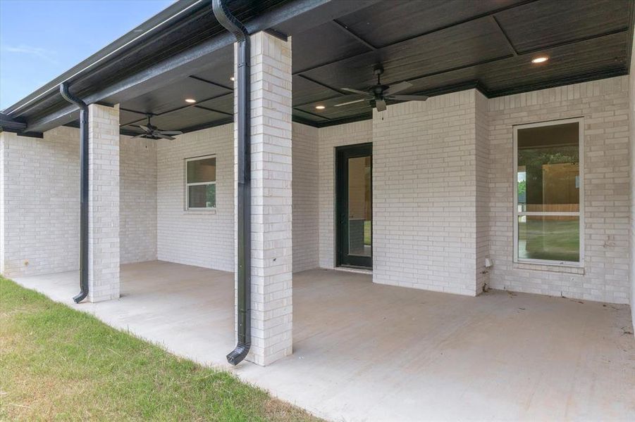 Exterior details and patio area of a home in , Tyler (Image 4).