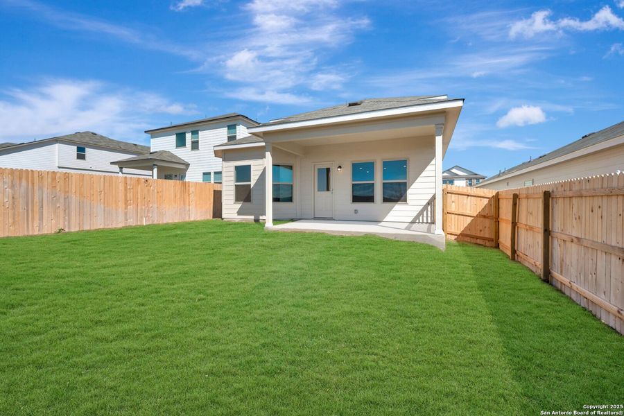 Exterior details and patio area of a home in Paloma Park, Converse (Image 4).