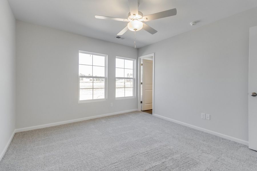 Spacious, unfurnished interior of a new home in Astoria, Columbia (Image 22).
