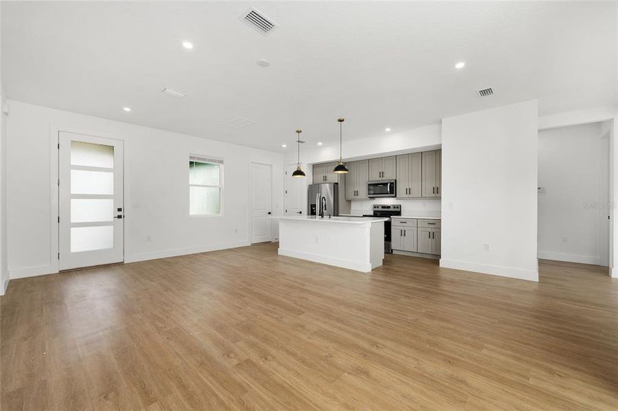 Spacious, unfurnished interior of a new home in , Ocala (Image 16).