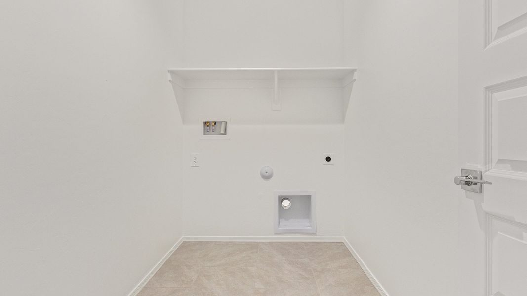 Spacious, unfurnished interior of a new home in Sycamore Vista, Vail (Image 37).