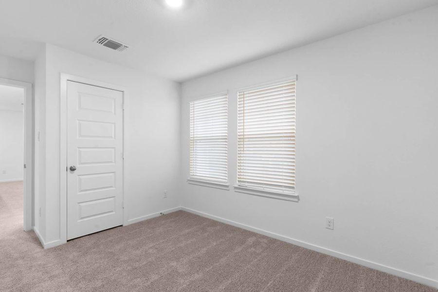 Spacious, unfurnished interior of a new home in Briarwood, Elgin (Image 19).