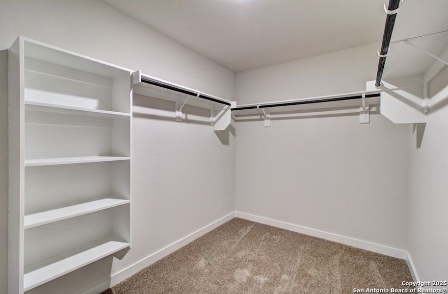 Spacious, unfurnished interior of a new home in Cloud Country, New Braunfels (Image 14).