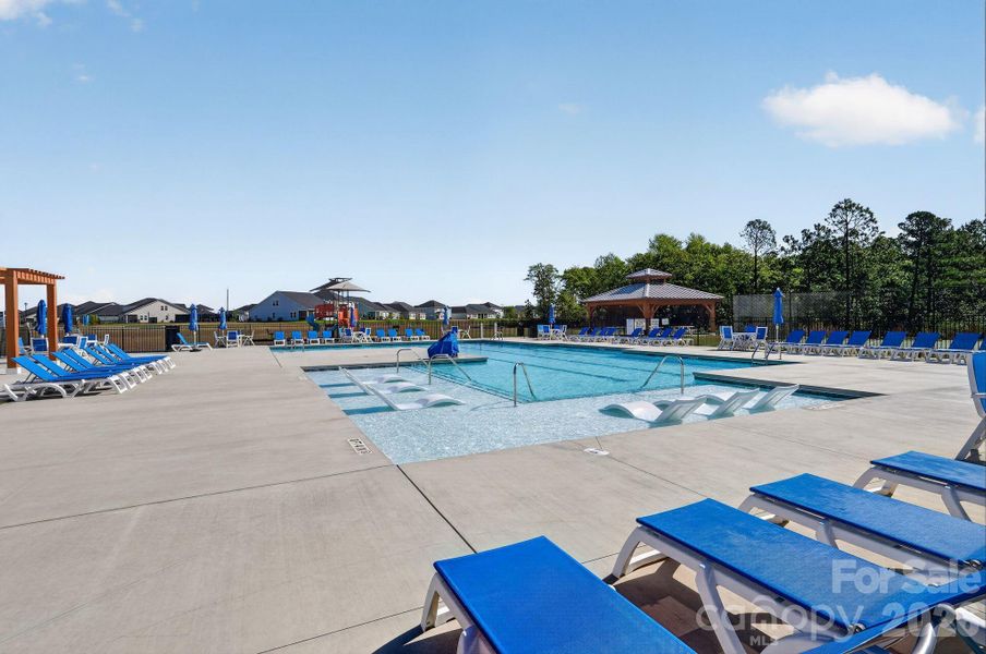 Community amenities in , Longs (Image 38).