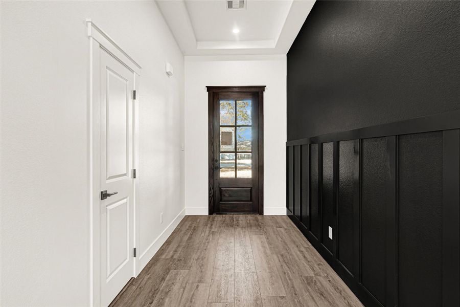 11' tray ceiling at foyer