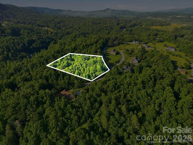 Natural landscape and outdoor views near in Hendersonville (Image 15). Natural landscape and outdoor views near in Hendersonville (Image 15).