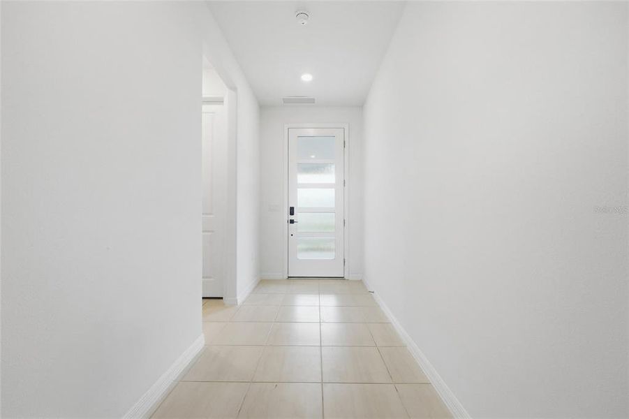 Spacious, unfurnished interior of a new home in , Orlando (Image 29).