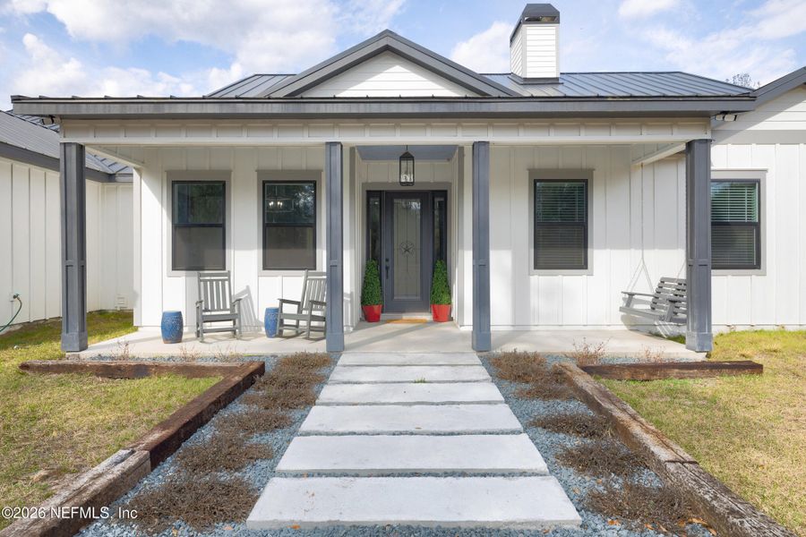 Exterior details and patio area of a home in , Jacksonville (Image 33).