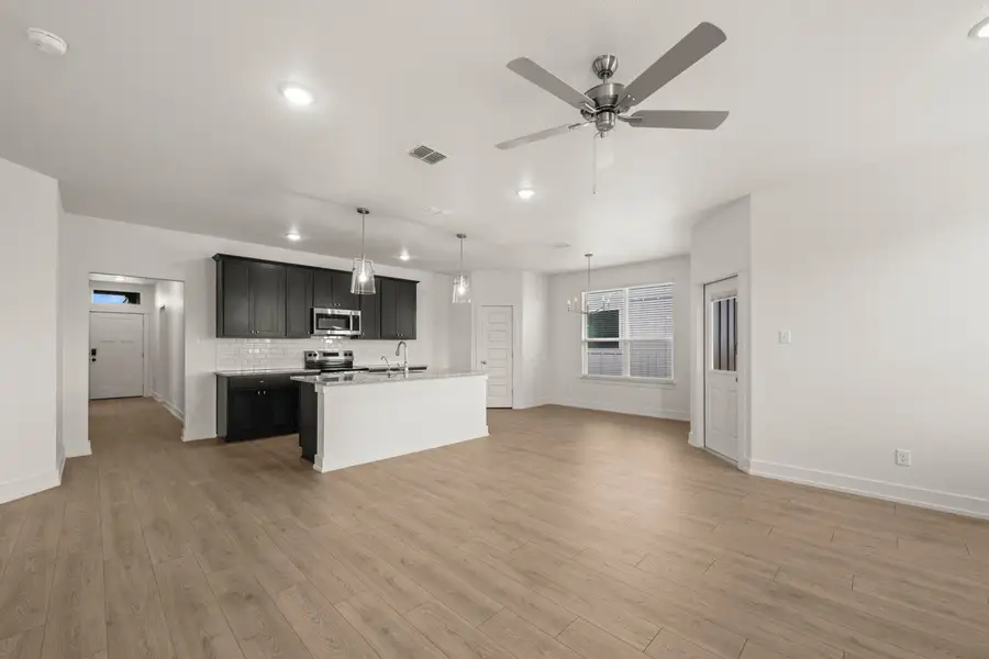 Spacious, unfurnished interior of a new home in Rancho San Gabriel, Georgetown (Image 3).
