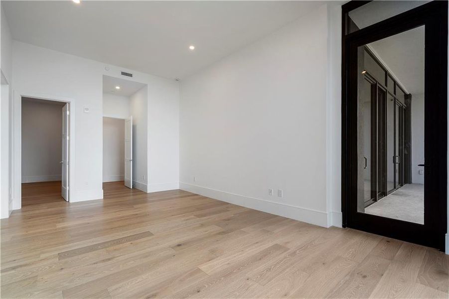Spacious, unfurnished interior of a new home in The Dillon Buckhead, Atlanta (Image 51).