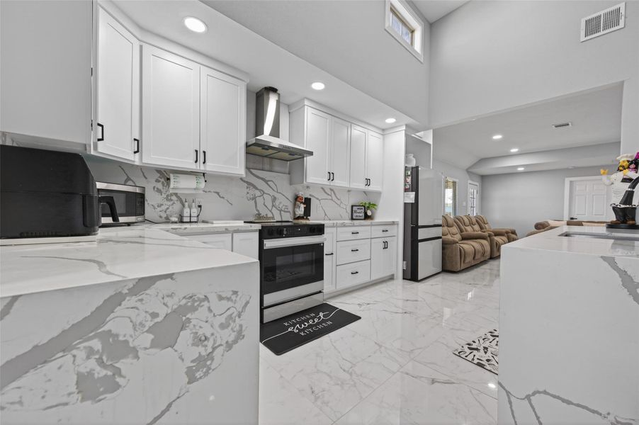 Furnished interior view inside a new home in , Conroe (Image 43). Furnished interior view inside a new home in , Conroe (Image 43).