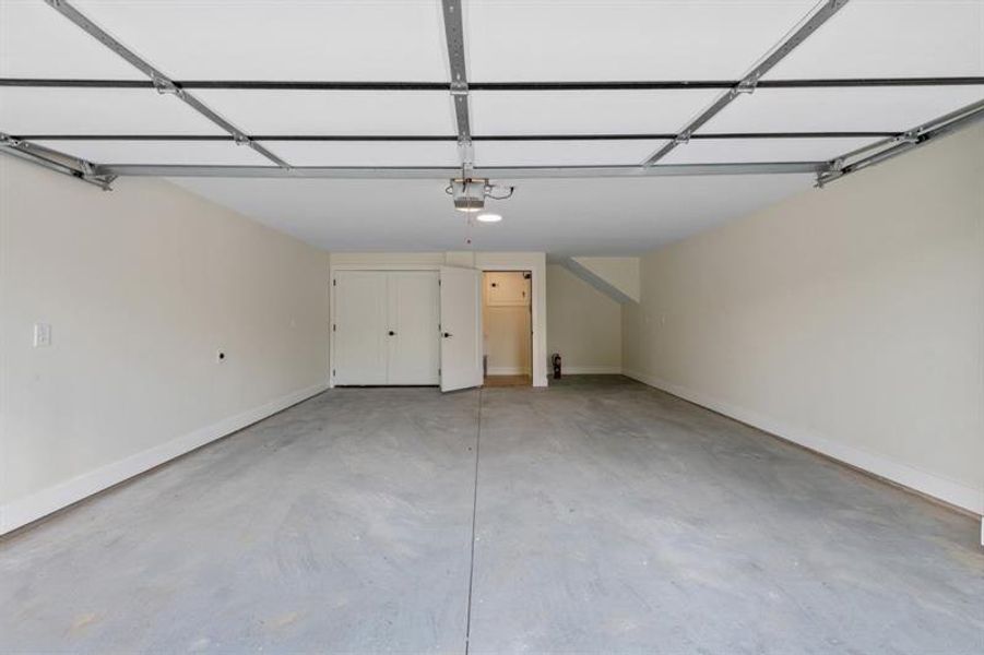 Spacious, unfurnished interior of a new home in The Berkeleys, Atlanta (Image 31).