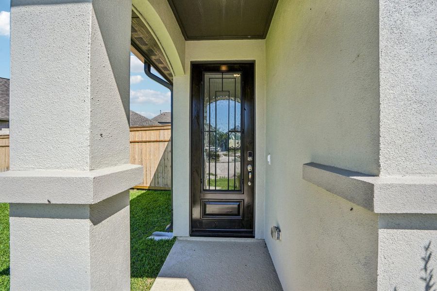 Exterior details and patio area of a home in Sienna 40', Missouri City (Image 21).