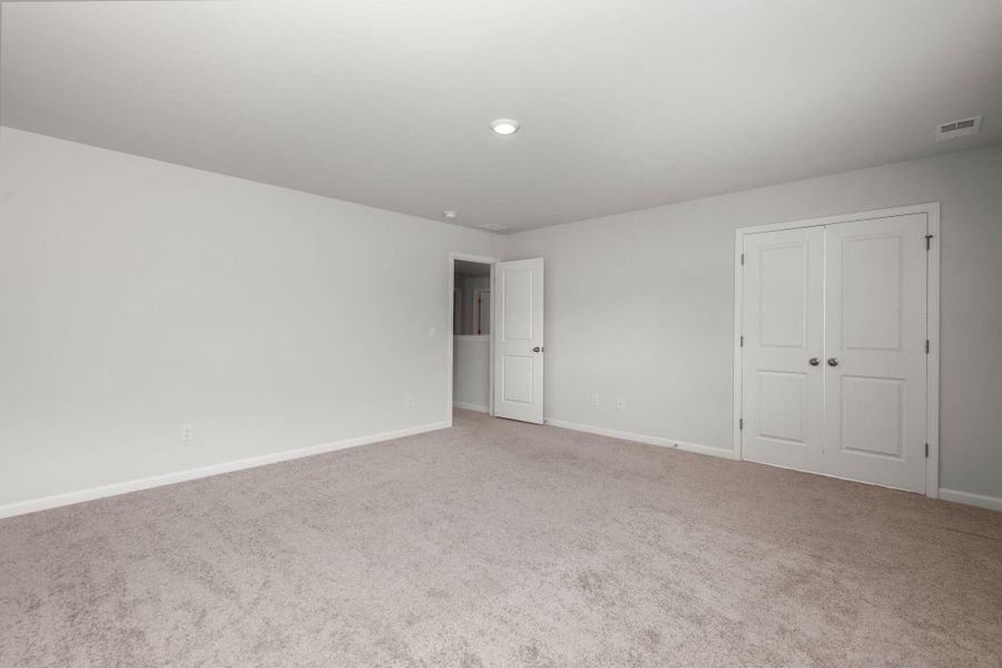 Spacious, unfurnished interior of a new home in The Ponds, Summerville (Image 35).