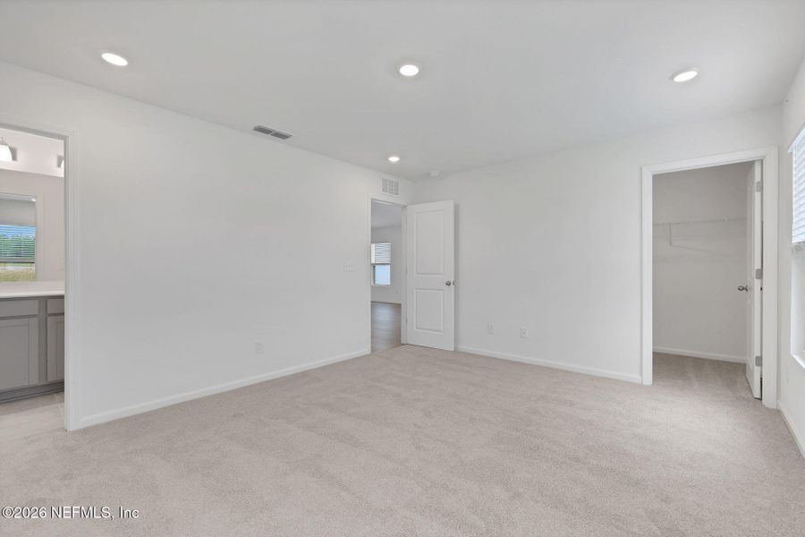 Spacious, unfurnished interior of a new home in Diamond Springs, Jacksonville (Image 8).