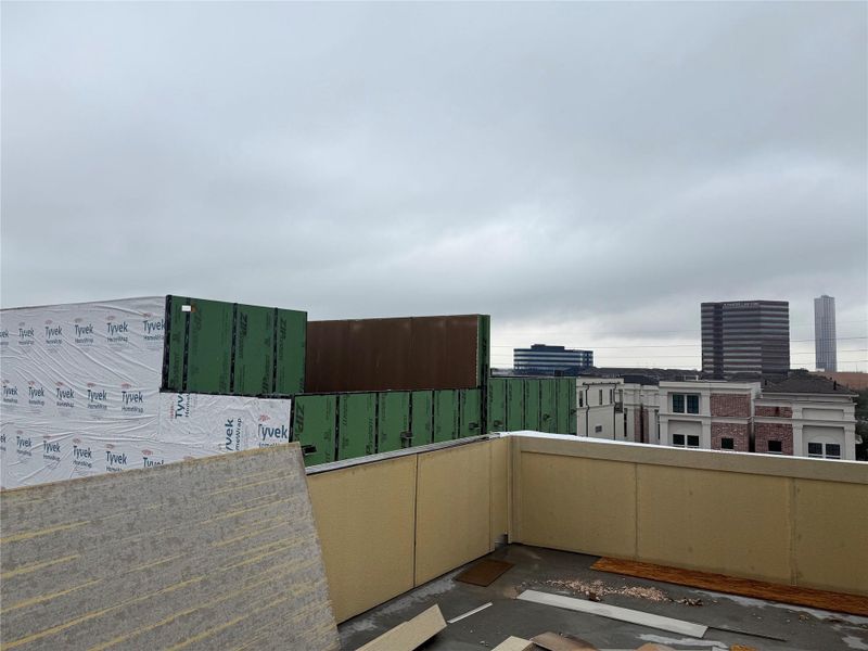 Huge roof top terrace 01/06/26