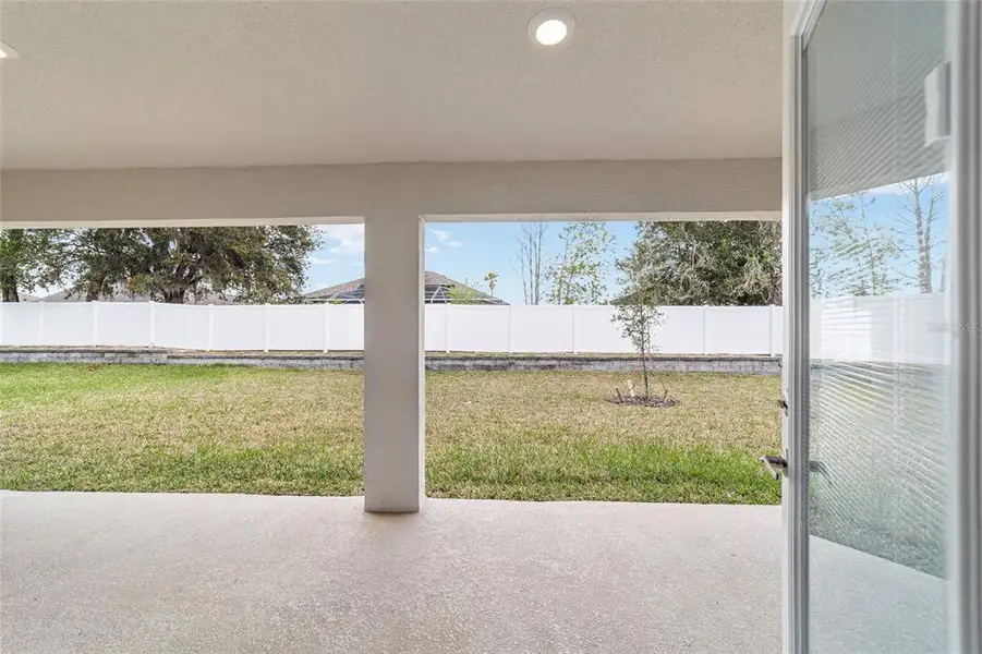 Exterior details and patio area of a home in Brookhaven, Ocala (Image 3).