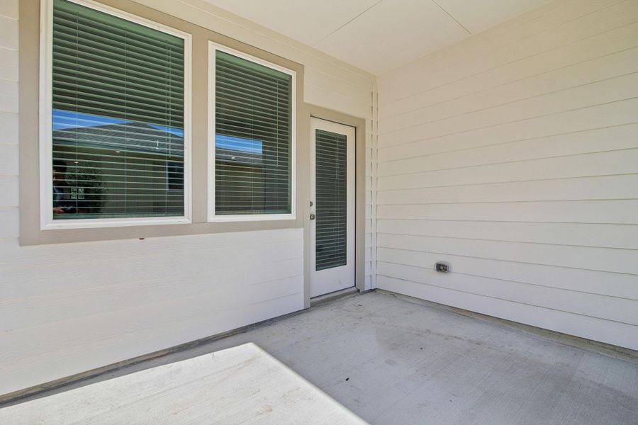 Photo is not of the actual home, but is an inspirational photo of builder’s model home and may depict options, furnishings, and/or decorator features that are not included Photo is not of the actual home, but is an inspirational photo of builder’s model home and may depict options, furnishings, and/or decorator features that are not included