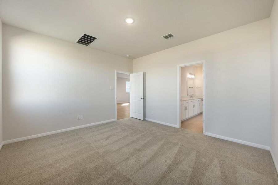 Spacious, unfurnished interior of a new home in Patterson Ranch, Georgetown (Image 35).