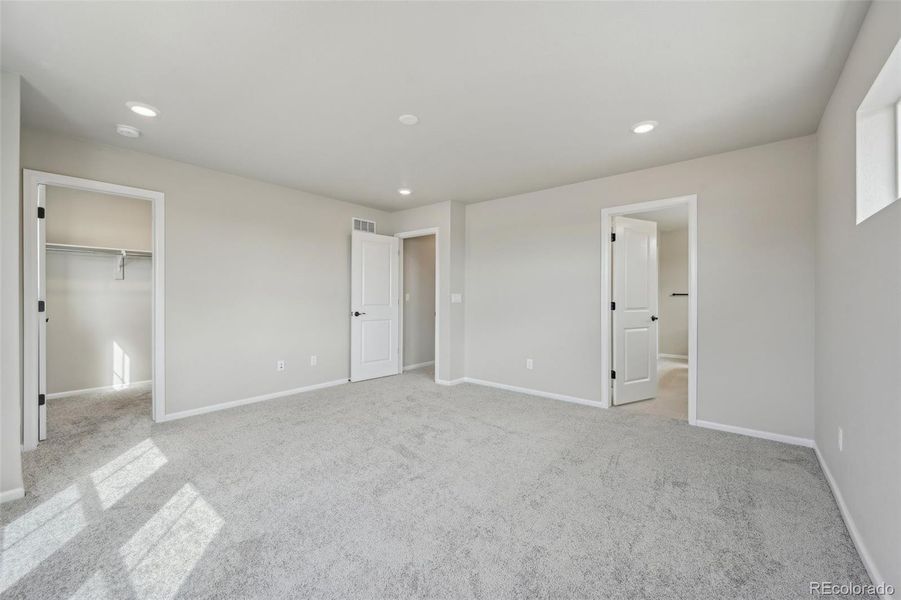 Spacious, unfurnished interior of a new home in The Villas Collection at Sterling Ranch, Littleton (Image 19).