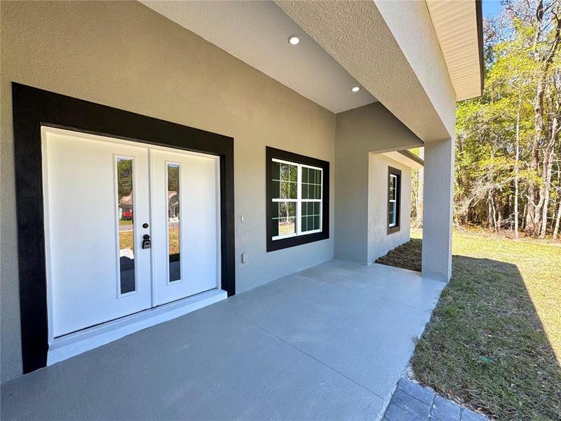 Exterior details and patio area of a home in , Citrus Springs (Image 18).