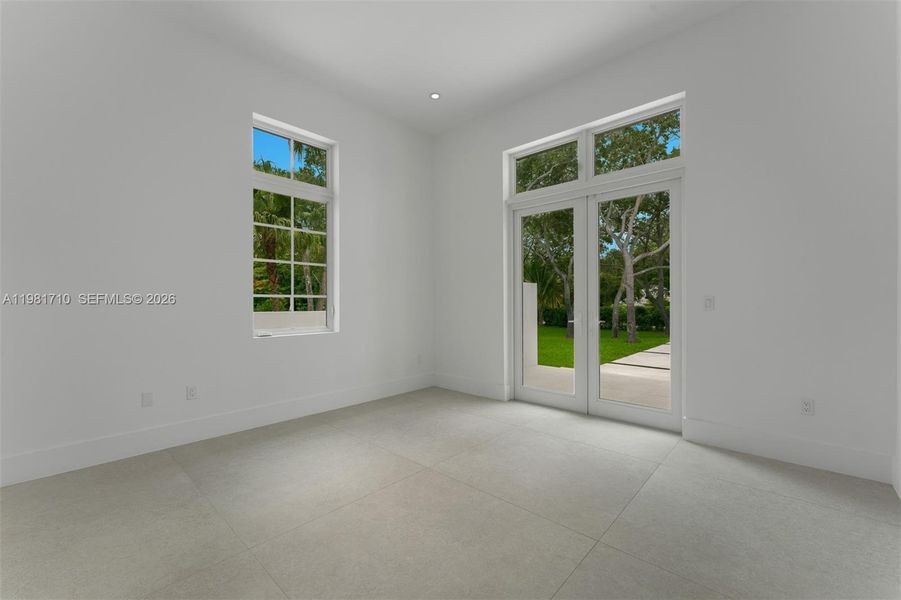 Spacious, unfurnished interior of a new home in , Palmetto Bay (Image 20).