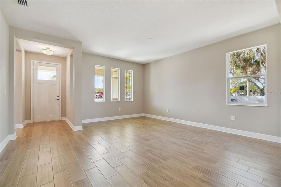 Spacious, unfurnished interior of a new home in , St. Petersburg (Image 18).