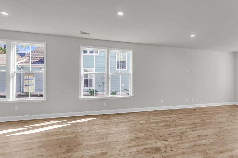 Spacious, unfurnished interior of a new home in Sweetgrass Station, Summerville (Image 18).