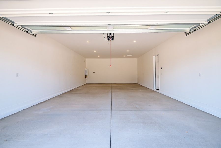 Spacious, unfurnished interior of a new home in Estates at Kings Ranch, Gold Canyon (Image 25).