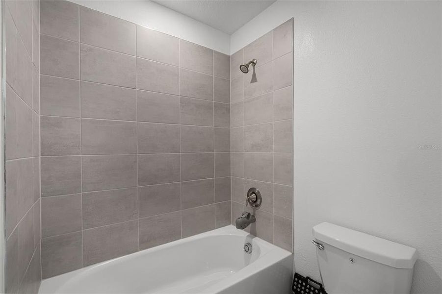 Furnished interior view inside a new home in , Orlando (Image 36).