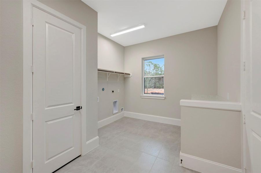 Spacious, unfurnished interior of a new home in The Woodlands Hills 70’, Willis (Image 23).