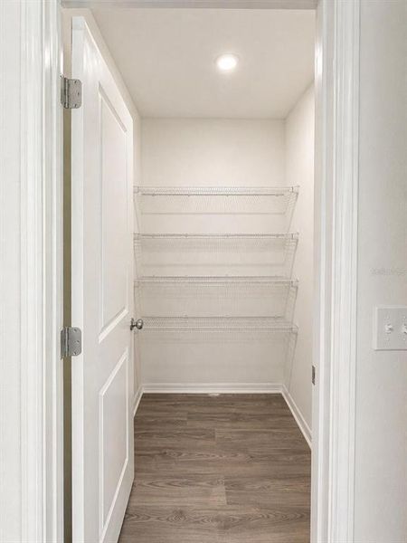 Spacious, unfurnished interior of a new home in Eagle Hammock, Eagle Lake (Image 20).