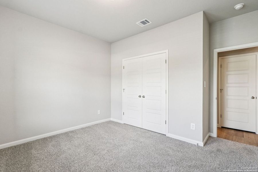 Spacious, unfurnished interior of a new home in Arcadia Ridge - Classic Series, San Antonio (Image 18).