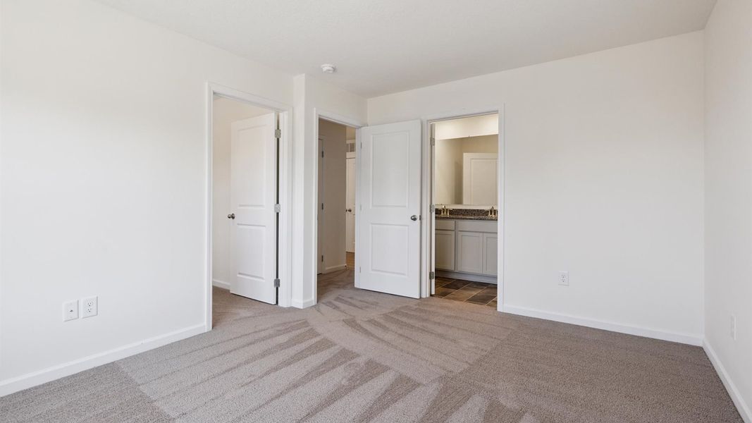 Spacious, unfurnished interior of a new home in Cherokee Crossing, Kodak (Image 12).