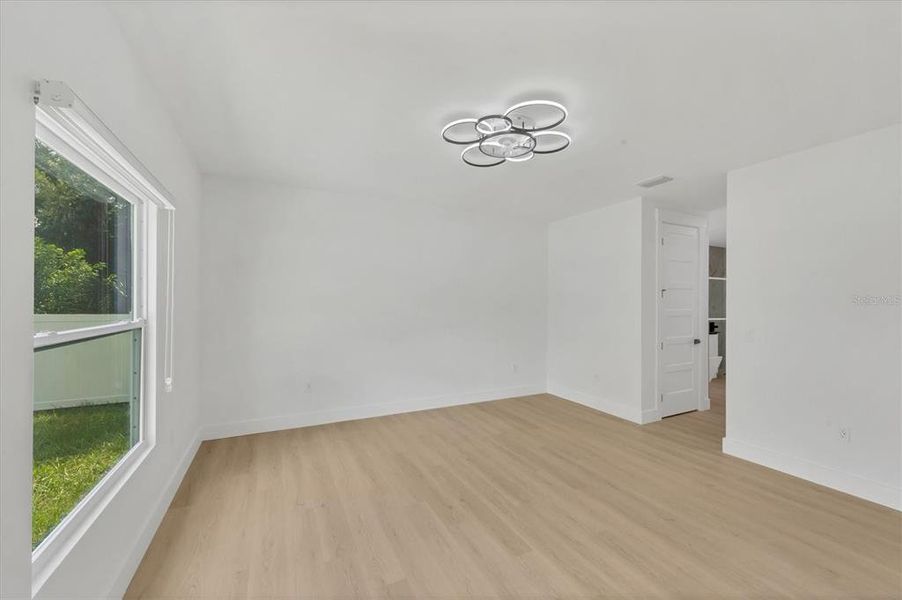 Spacious, unfurnished interior of a new home in , Port Charlotte (Image 16).
