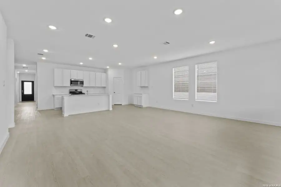 Spacious, unfurnished interior of a new home in Brookmill, San Antonio (Image 14).