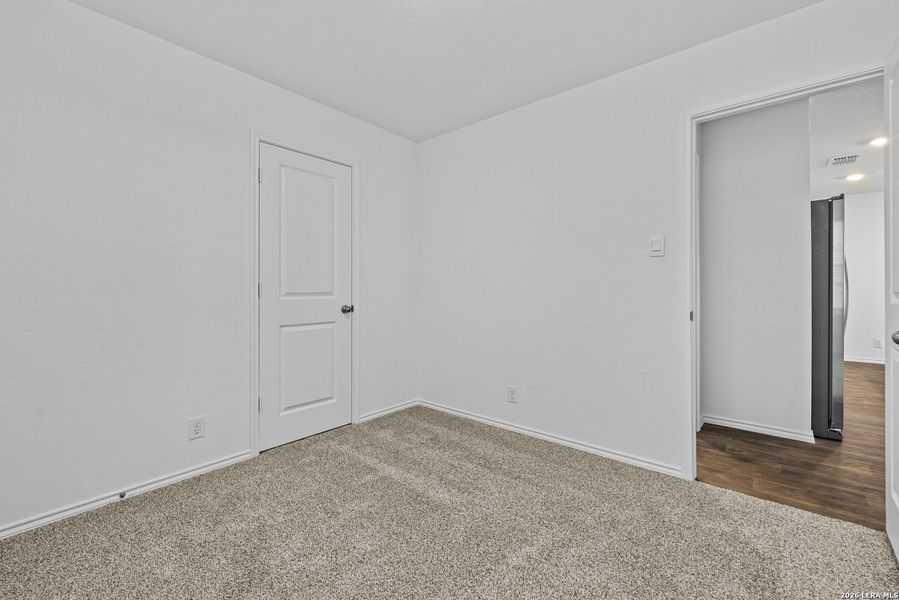 Spacious, unfurnished interior of a new home in Avenida, Converse (Image 18).