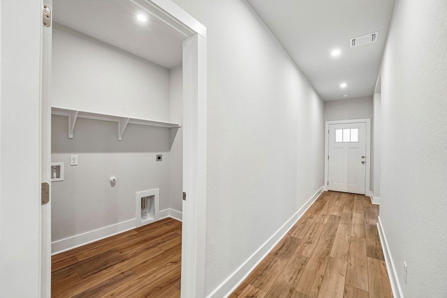 Spacious, unfurnished interior of a new home in Three Creeks, Belton (Image 10).