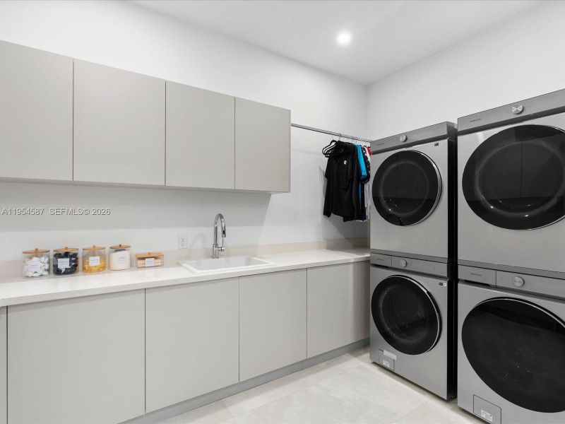 Furnished interior view inside a new home in , Plantation (Image 3).