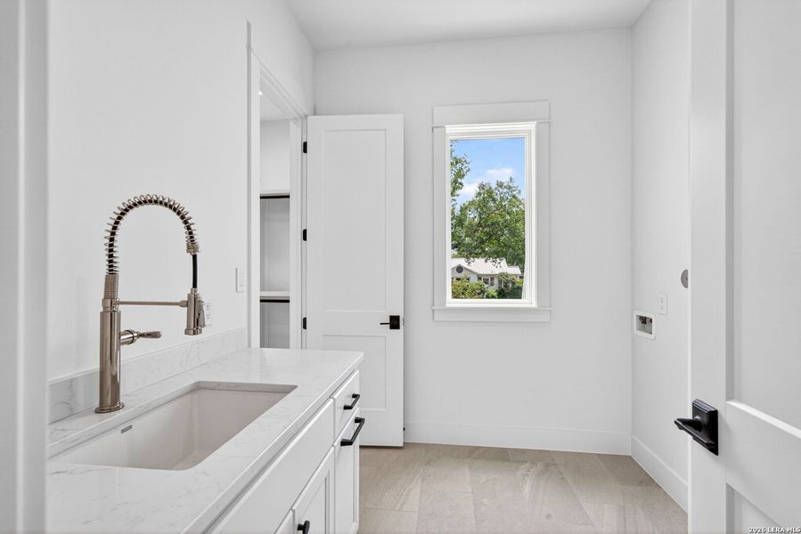 Furnished interior view inside a new home in , Alamo Heights (Image 19).