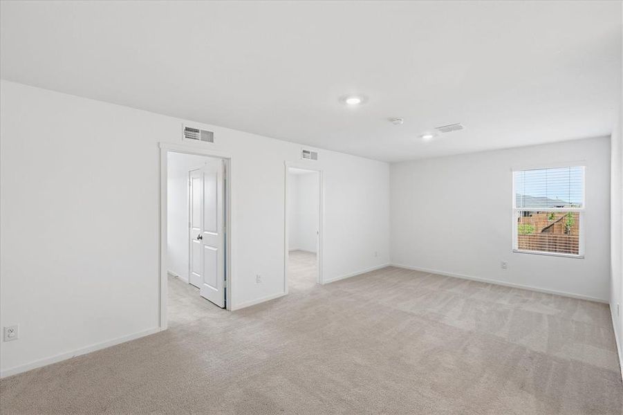Spacious, unfurnished interior of a new home in Mobberly Farms, Pilot Point (Image 23). Spacious, unfurnished interior of a new home in Mobberly Farms, Pilot Point (Image 23).