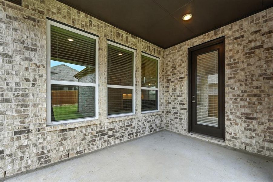 Exterior details and patio area of a home in Hillstead, Lavon (Image 2).